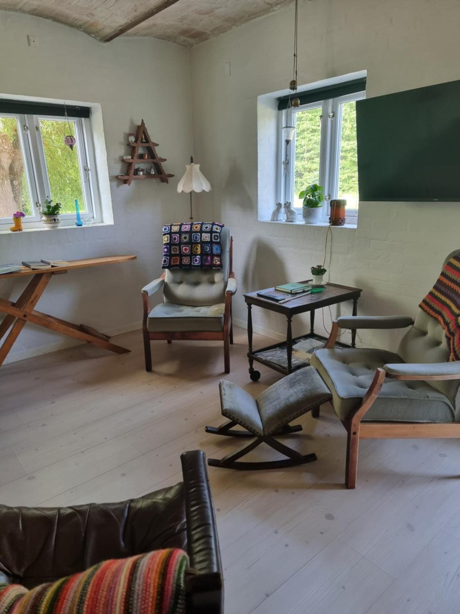 Under Regnbuen, Dit Fristed Pa Haervejen Them Exteriér fotografie