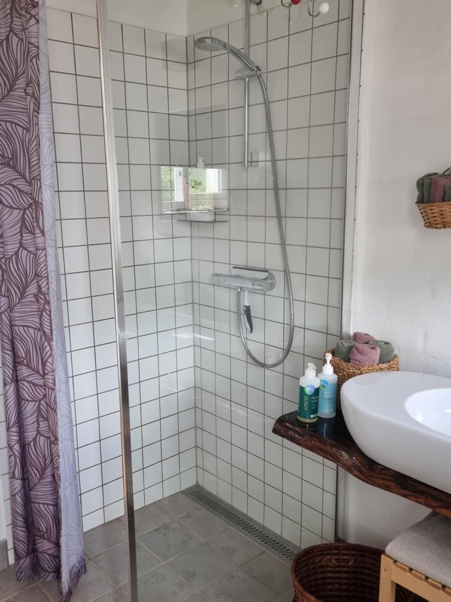 Under Regnbuen, Dit Fristed Pa Haervejen Them Exteriér fotografie